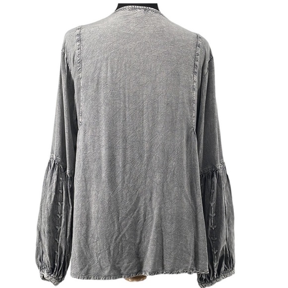 Solitare Boho Mineral Wash Embroidered Bell Sleeve Top Gray Size Medium - Picture 2 of 11